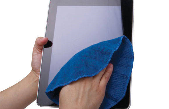 cleaning-smartphone-or-tablet-screen